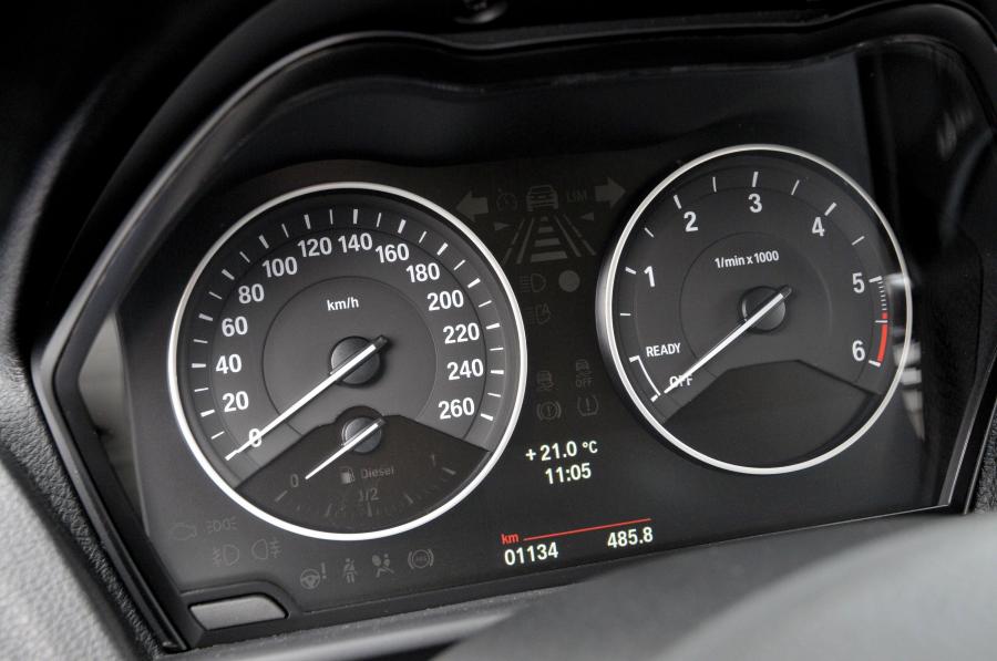  BMW 1-Series Urban Line 2012 года  (фото 28 из 82)
